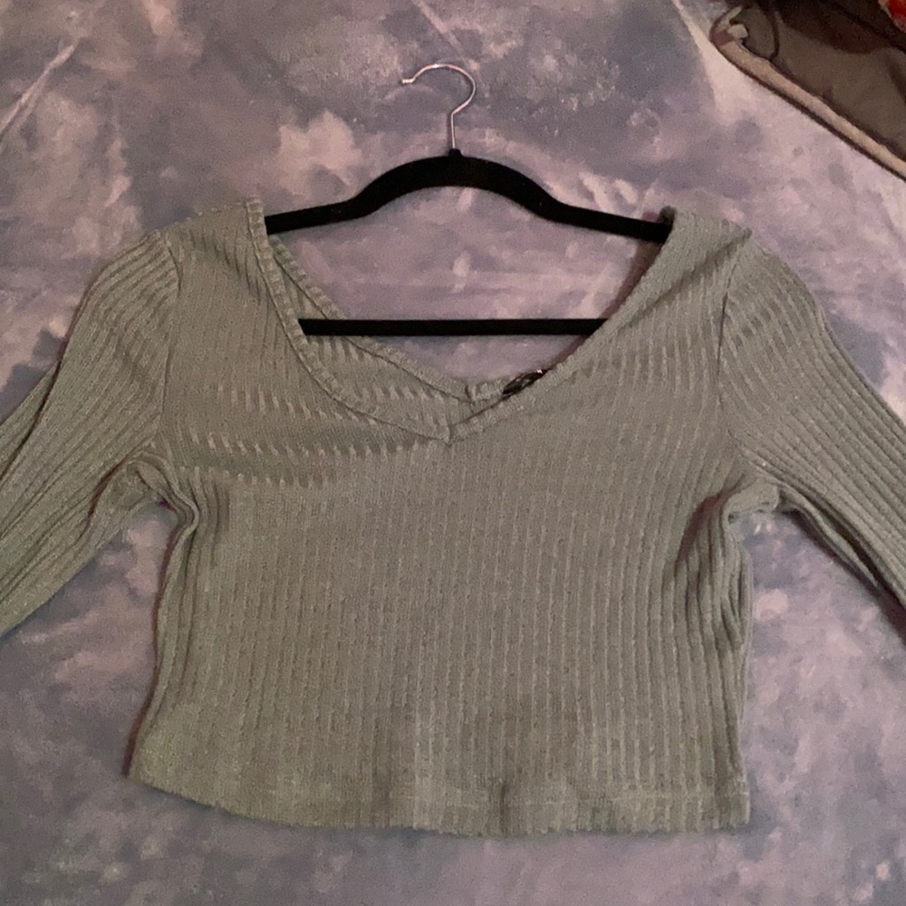 Green long sleeve cropped top